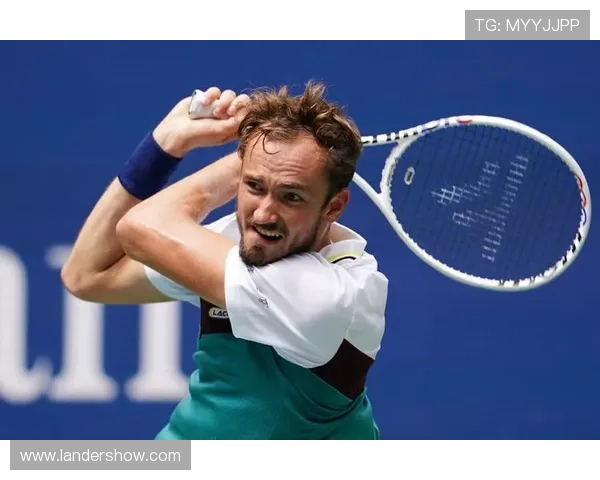 穆泰状态火热强势逆转梅德韦杰夫爆冷闯入网球赛八强震惊全场