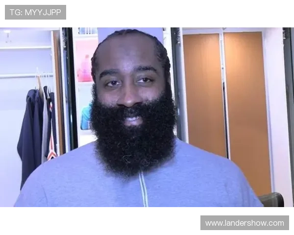 哈登幽默调侃鲍尔默球馆价值十亿成就球队主场优势