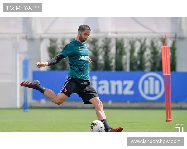 英媒透露本坦库尔将续约热刺同时球队有意买断帕利尼亚